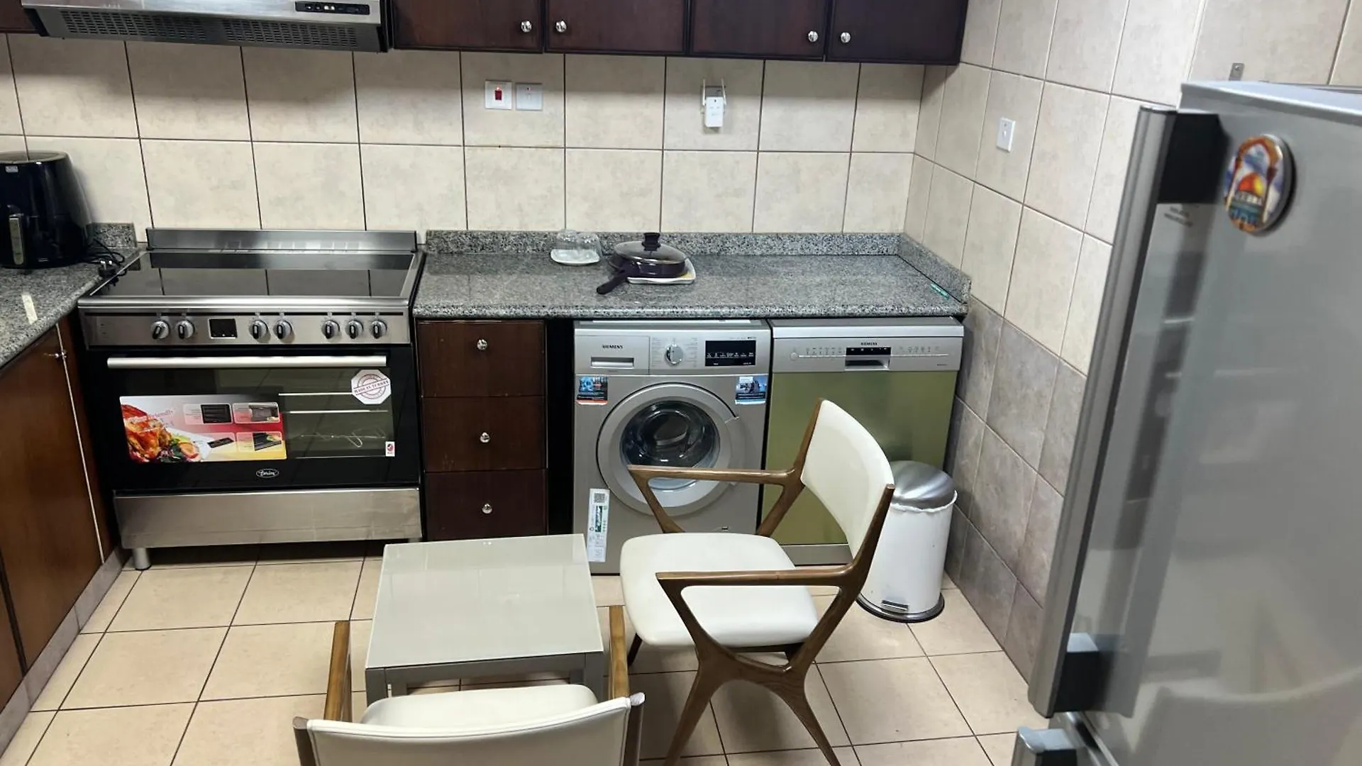 Lux Apartments Kg Tower 4 Dubai